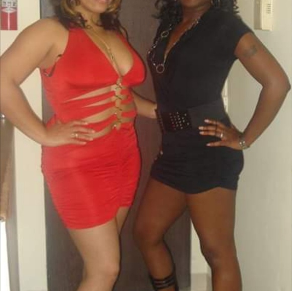 Red dress - Picture 3 of 3